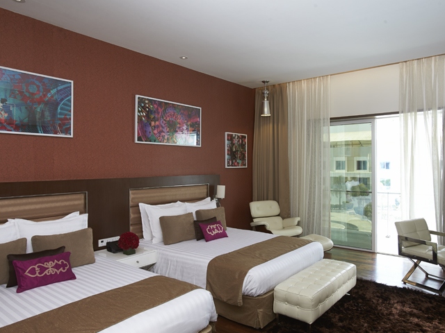 Deluxe Queen Family room-600x480-2-300x225.jpg